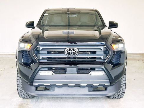 Used 2025 Toyota Tacoma SR5 AWD/4WD image 2