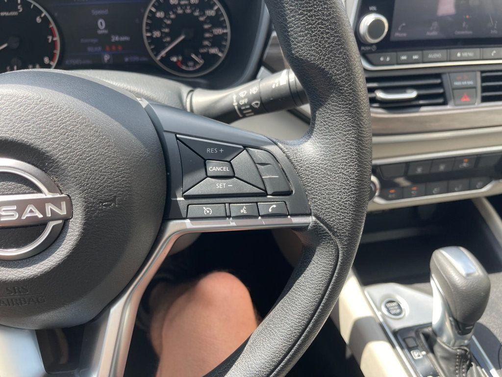 Used 2025 Nissan Altima 2.5 SV FWD image 16