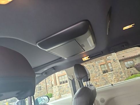 Used 2022 Toyota Sienna Platinum AWD/4WD image 9