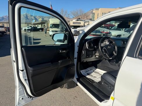 Used 2023 Toyota Tacoma TRD Sport w/ TRD Premium Sport Package AWD/4WD image 11