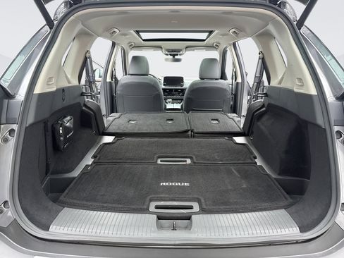 Used 2023 Nissan Rogue SL w/ SL Premium Package image 24