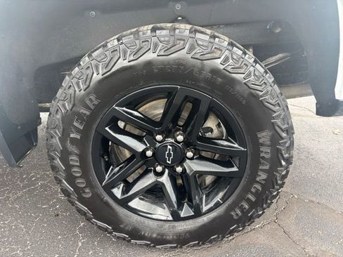 Used 2023 Chevrolet Silverado 1500 LT Trail Boss w/ Protection Package image 19