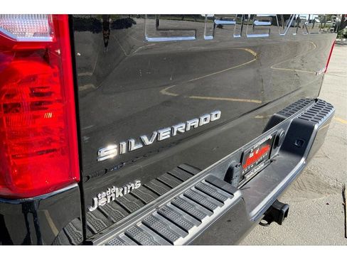 Used 2023 Chevrolet Silverado 1500 Custom image 9