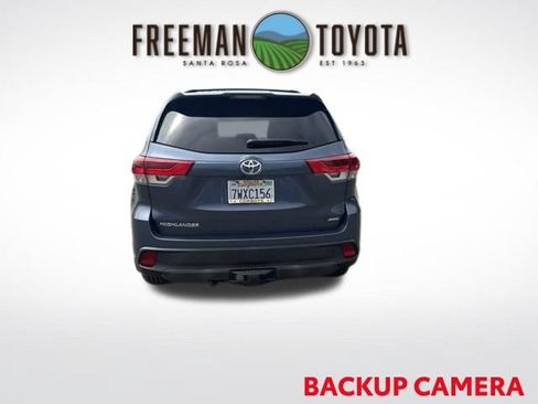 Used 2017 Toyota Highlander LE AWD/4WD image 6