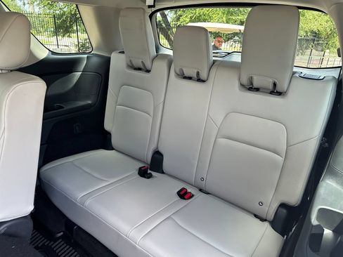 Used 2023 Nissan Pathfinder SL AWD/4WD image 37
