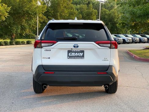 Used 2021 Toyota RAV4 LE AWD/4WD image 6