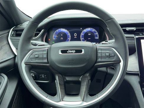 Used 2024 Jeep Grand Cherokee L Limited w/ Luxury Tech Group II image 19