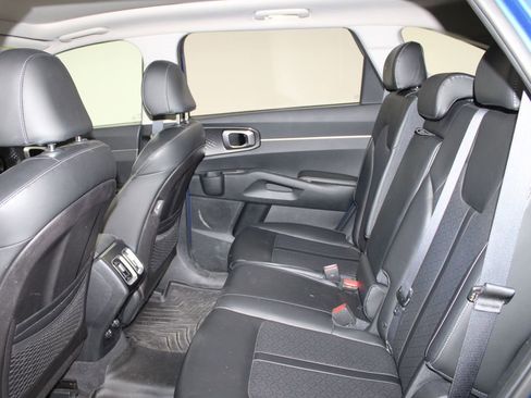 Used 2021 Kia Sorento S w/ Panoramic Sunroof Package FWD image 17