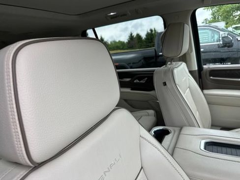 Used 2023 GMC Yukon XL Denali AWD/4WD image 19