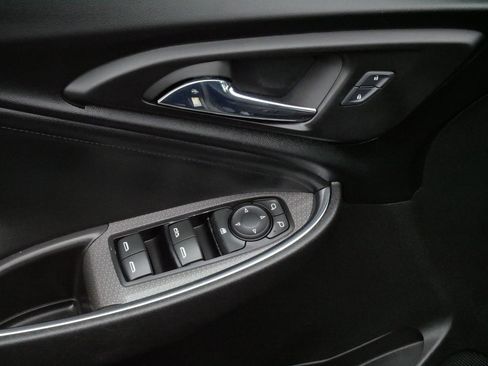 Used 2017 Chevrolet Malibu LT w/ Leather Package FWD image 19