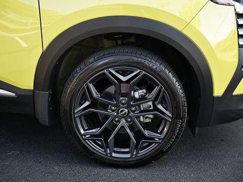 Used 2025 Nissan Kicks SR FWD image 4