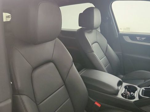 Used 2025 Porsche Cayenne AWD/4WD image 24