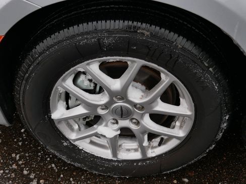 Used 2024 Chrysler Pacifica Touring-L image 15