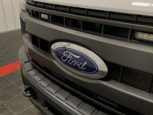 Used 2022 Ford F250 XL w/ Power Equipment Group image 8