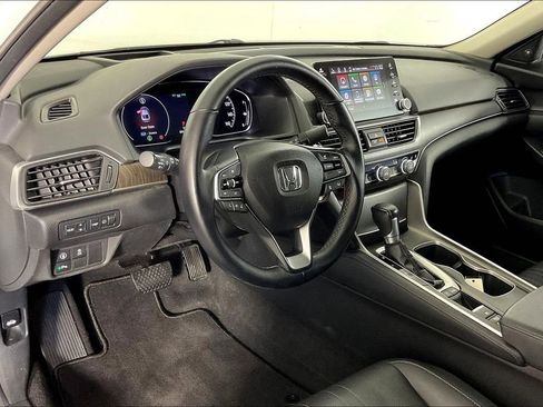 Used 2018 Honda Accord Touring image 18