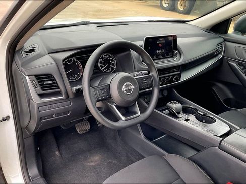 Used 2024 Nissan Rogue S FWD image 13