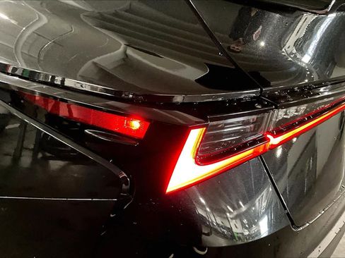 Used 2022 Lexus IS 300 image 25