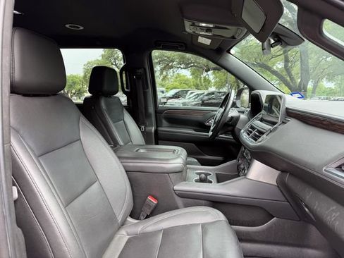 Used 2022 Chevrolet Suburban LT RWD image 16