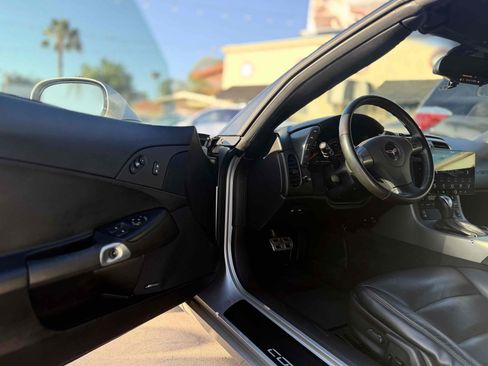Used 2007 Chevrolet Corvette Coupe w/ Preferred Equipment Group RWD image 14