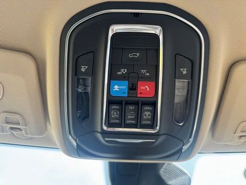 Used 2021 Jeep Grand Cherokee L Limited AWD/4WD image 34