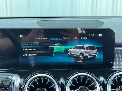 Used 2023 Mercedes-Benz GLB 250 GLB 250 w/ Premium Package image 29