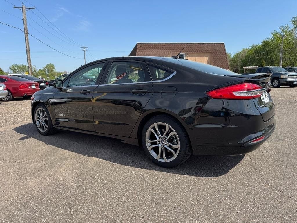Used 2017 Ford Fusion SE w/ Equipment Group 601A FWD image 10
