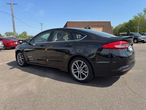 Used 2017 Ford Fusion SE w/ Equipment Group 601A FWD image 10