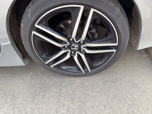 Used 2017 Honda Accord Touring image 25