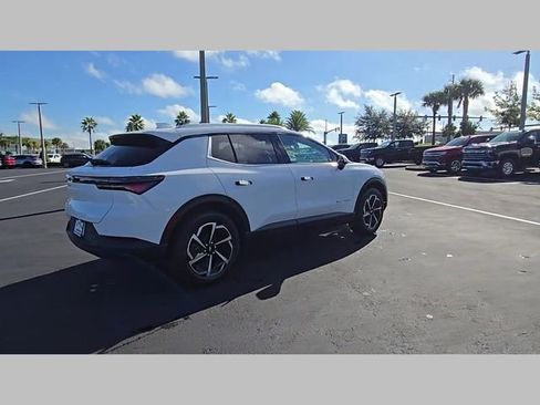 New 2026 Chevrolet Equinox EV LT image 28