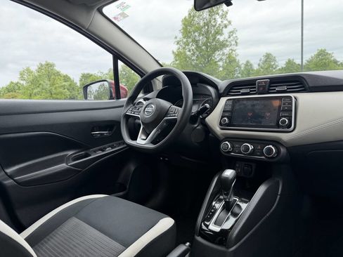 Used 2020 Nissan Versa SV FWD image 19