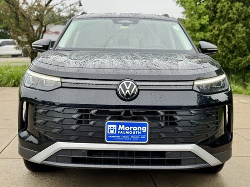 New 2025 Volkswagen Tiguan SE image 2