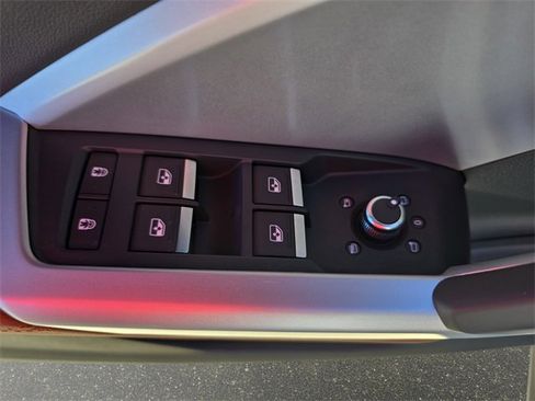 Certified 2025 Audi Q3 2.0T Premium image 28