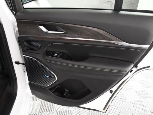 Used 2023 Jeep Grand Cherokee Overland image 21