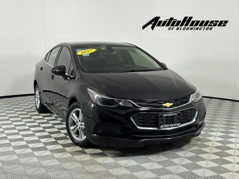 Used 2017 Chevrolet Cruze LT w/ Convenience Package FWD image 1