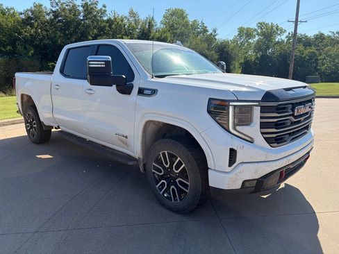 Used 2025 GMC Sierra 1500 AT4 w/ AT4 Premium Package AWD/4WD image 4