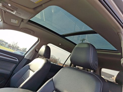 Used 2022 Volkswagen Atlas SE w/ Panoramic Sunroof Package image 19