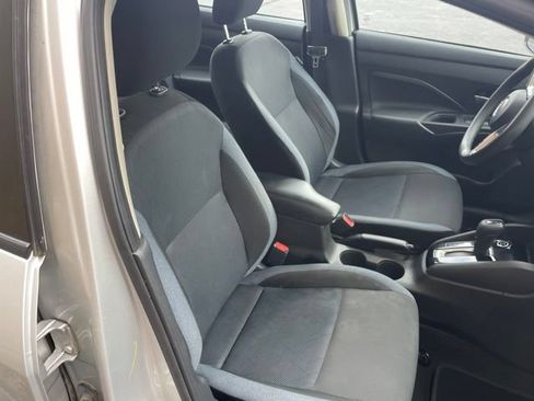 Used 2023 Nissan Versa SV FWD image 43