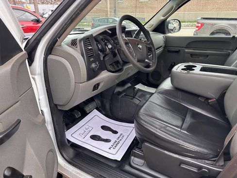 Used 2013 Chevrolet Silverado 2500 W/T w/ Snow Plow Prep Package image 10