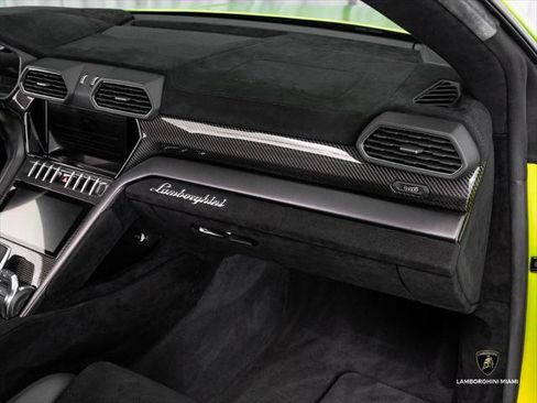 Used 2024 Lamborghini Urus Performante AWD/4WD image 43