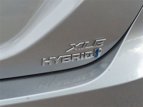 Used 2020 Toyota Camry XLE image 13