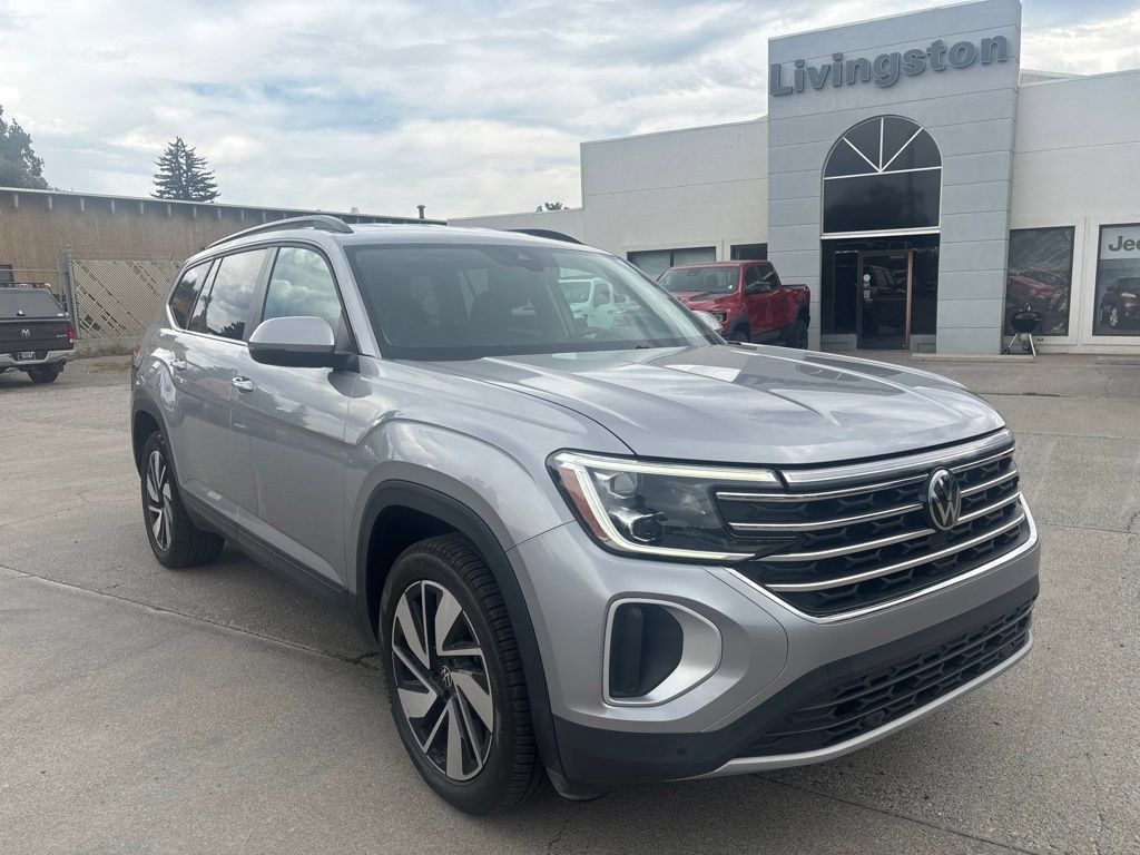 Used 2025 Volkswagen Atlas SE AWD/4WD image 2