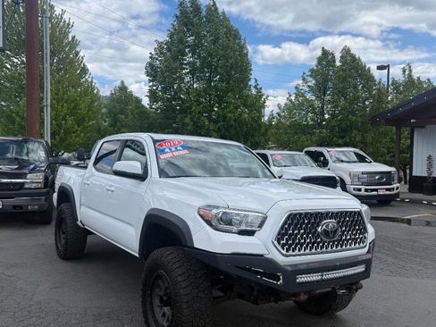 Used 2019 Toyota Tacoma TRD Off-Road AWD/4WD image 8