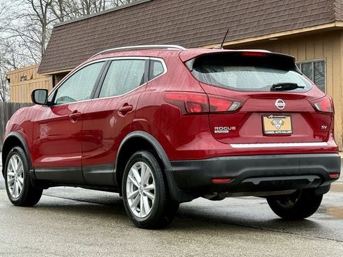 Used 2018 Nissan Rogue Sport SV image 3