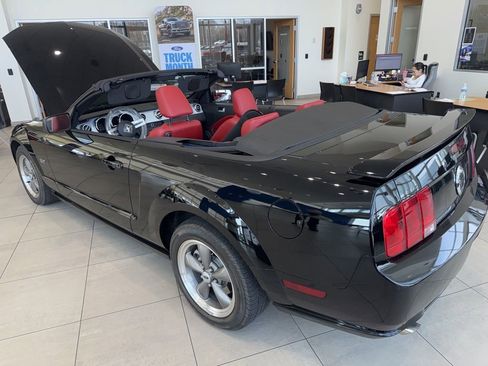 Used 2005 Ford Mustang GT Premium image 4