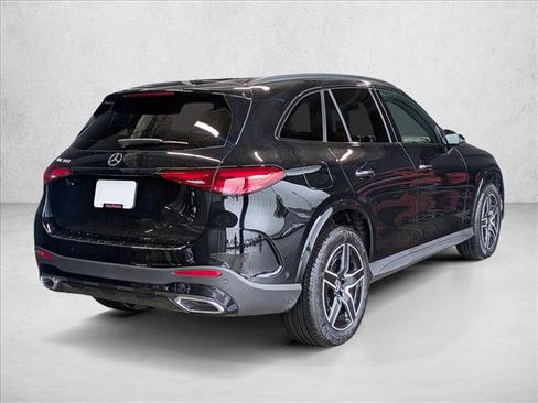 Certified 2025 Mercedes-Benz GLC 300 image 8