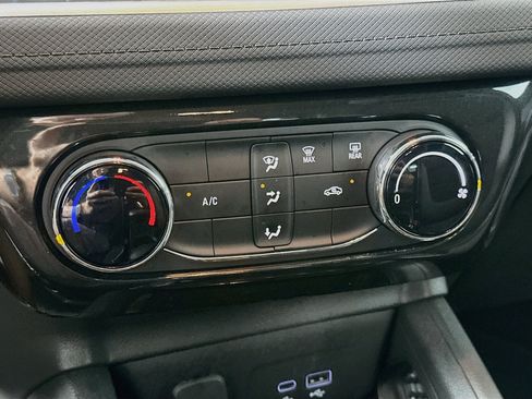 Used 2025 Chevrolet TrailBlazer LT FWD image 22