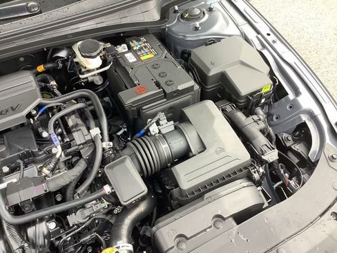 Used 2025 Hyundai Elantra SE image 15