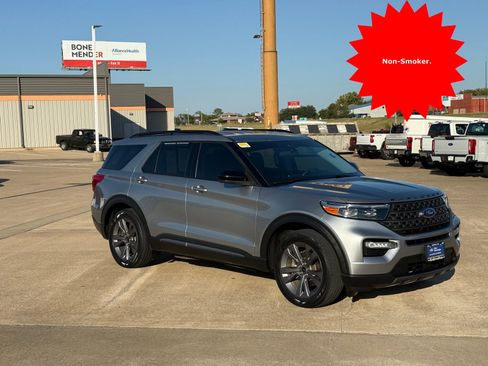 Certified 2023 Ford Explorer XLT w/ Equipment Group 202A image 3