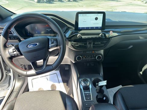 Used 2025 Ford Escape ST-Line FWD image 11