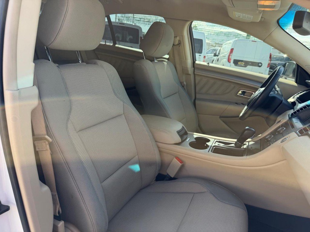 Used 2018 Ford Taurus SEL w/ Equipment Group 201A FWD image 22